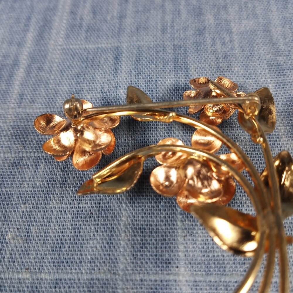 1960s Vintage Rose Pin With Gold And Red Tones - image 7